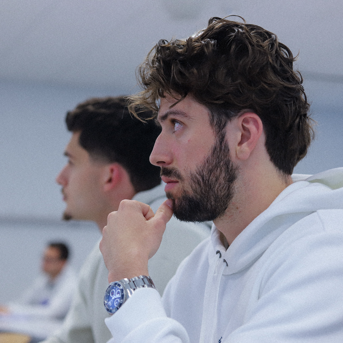 1x1AMUNIGE_StudentWatch